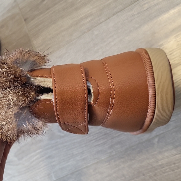 Booties l real fur trim l tan leatherwinter boots l toddler size 9.5 or 26 euro - Picture 6 of 9